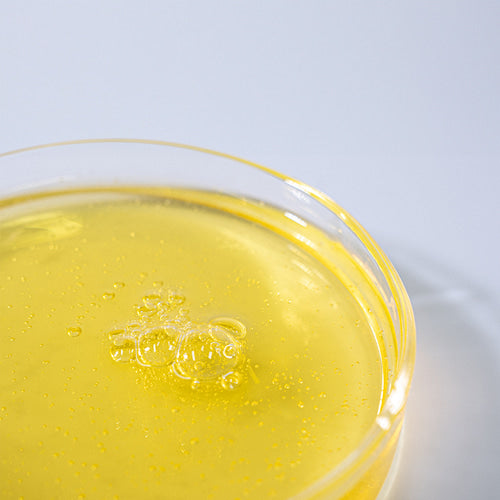 Ser revitalizant pentru ingrijirea pielii cu Vitamina C si extract de Lamaie, Niacinamide si Alpha-Bisabolol, Lemon CNA, IZEZE, 30 ml